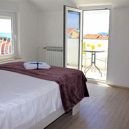 Apartments Olive Garden - Swimming Pool Биоград на Мору Екстериор снимка